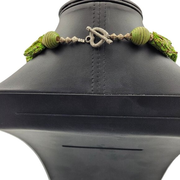 Vintage Green & Purple Beaded Necklace Barrel & Round Beads Heart Toggle Clasp - Picture 6 of 7